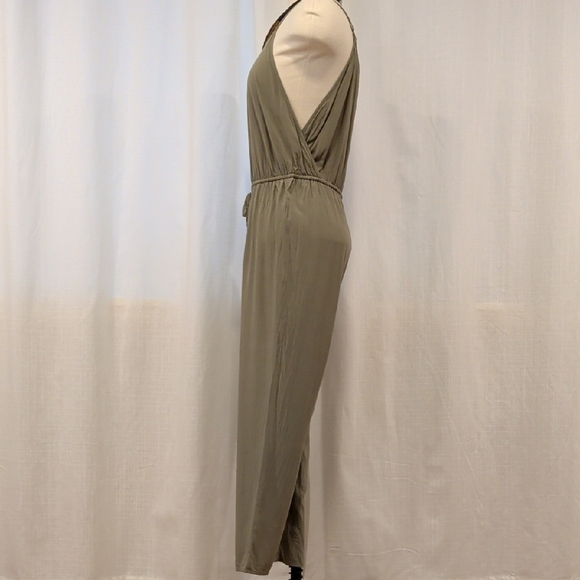 Cute Olive Green Jumper - Juniors Size medium! Cute Waist Detail. - Picture 6 of 7